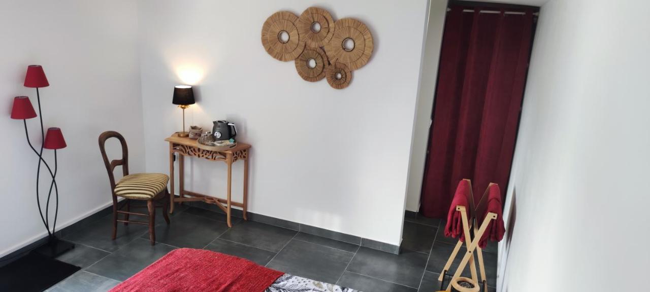Les Coulirooms - Gite Sainte-Anne  Exterior foto